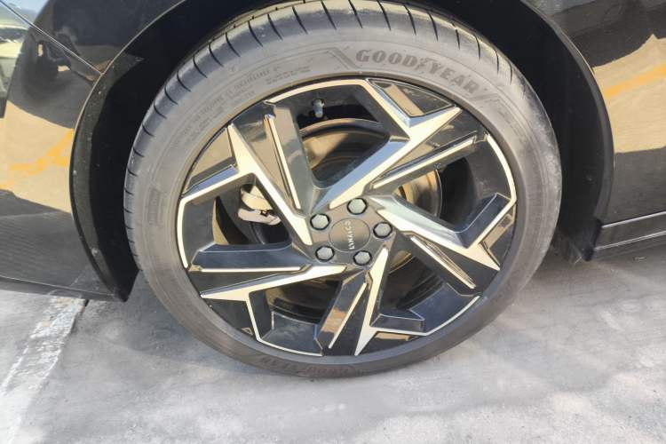Used Lynk & Co 07 2024 EM-P 126 Long-Range Ultra Exterior 8