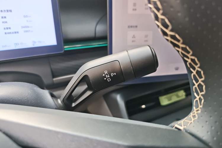 Used Lynk & Co 07 2024 EM-P 126 Long-Range Ultra Gear Lever