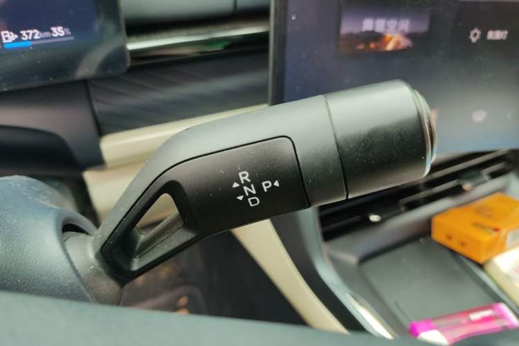 Used Lynk & Co 07 2024 EM-P 126 Long-Range Halo Gear Lever