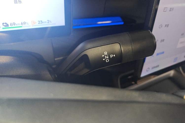 Used Lynk & Co 07 2024 EM-P 126 Long-Range Halo Gear Lever