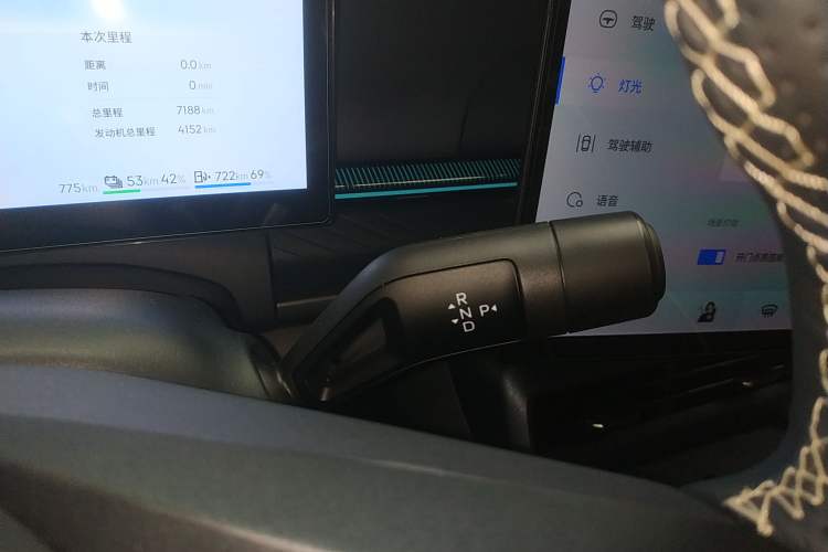Used Lynk & Co 07 2024 EM-P 126 Long-Range Halo Gear Lever