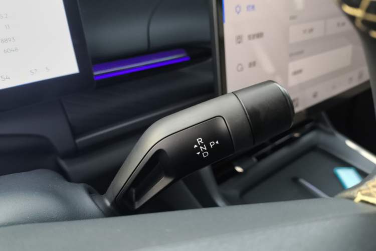 Used Lynk & Co 07 2024 EM-P 126 Long-Range Ultra Gear Lever