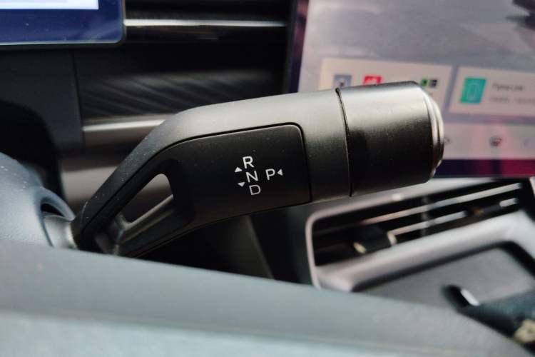 Used Lynk & Co 07 2024 EM-P 126 Long-Range Halo Gear Lever