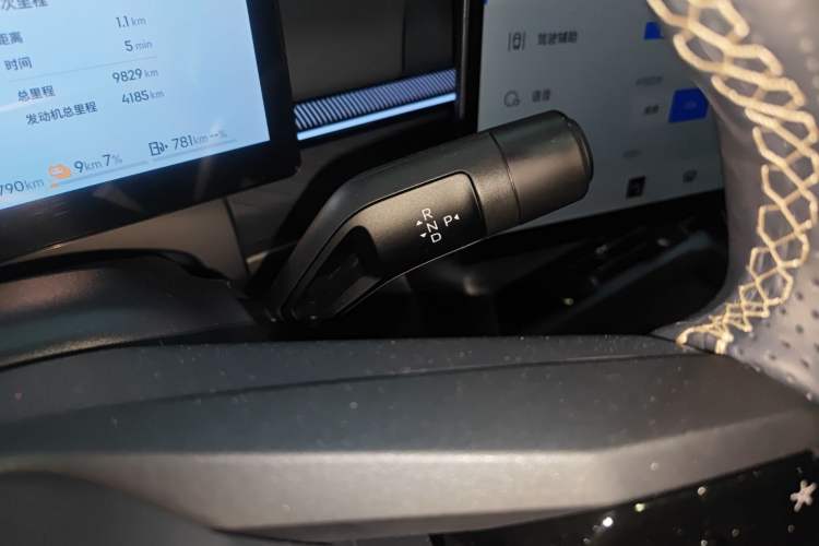 Used Lynk & Co 07 2024 EM-P 126 Long-Range Halo Gear Lever