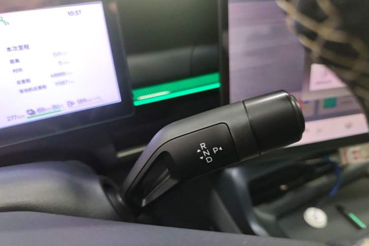 Used Lynk & Co 07 2024 EM-P 126 Long-Range Halo Gear Lever