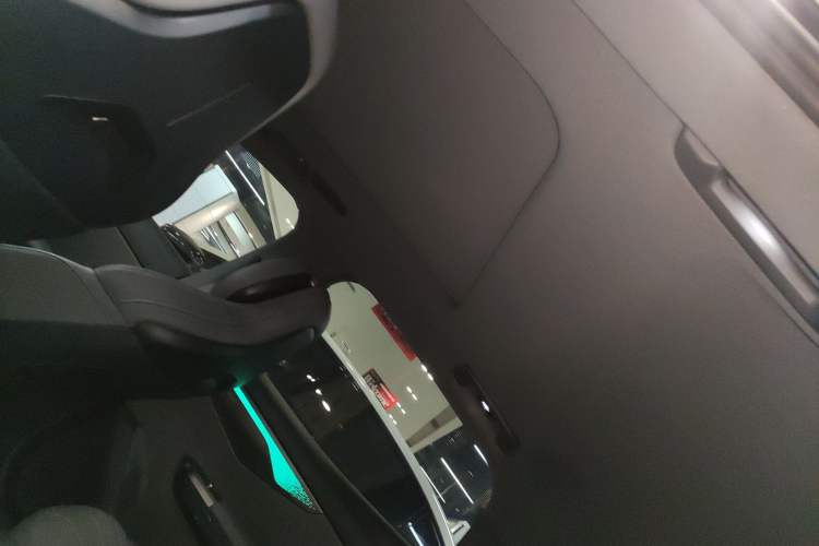 Used Lynk & Co 07 2024 EM-P 126 Long-Range Halo Headliner