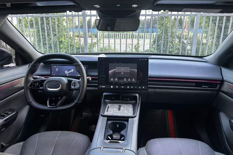 Used Lynk & Co 07 2024 EM-P 126 Long-Range Ultra Interior 1