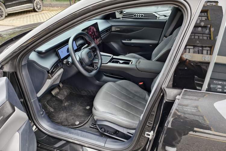 Used Lynk & Co 07 2024 EM-P 126 Long-Range Halo Interior 2