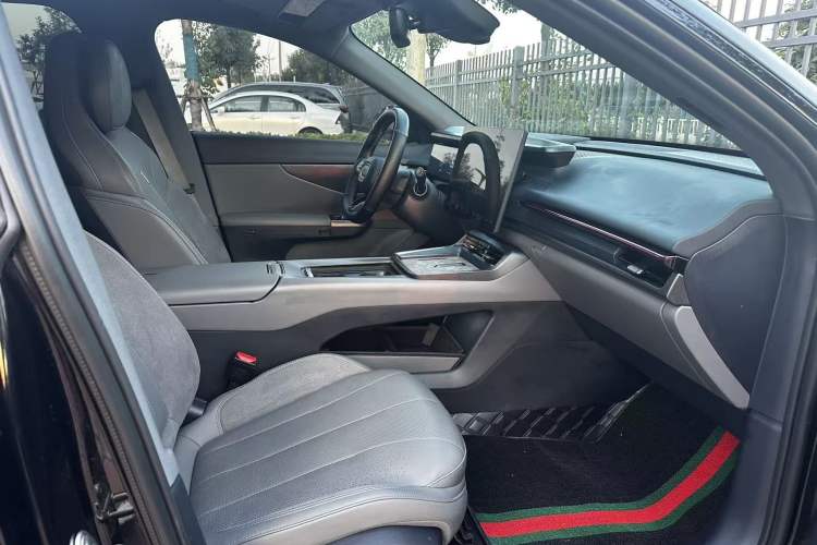 Used Lynk & Co 07 2024 EM-P 126 Long-Range Ultra Interior 2