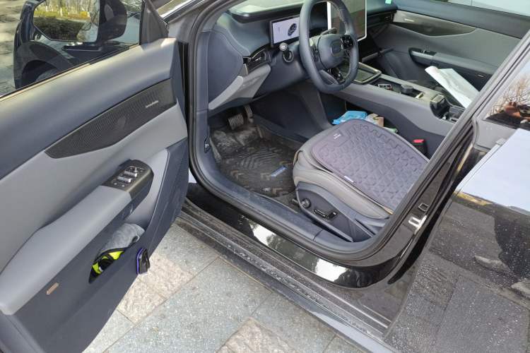Used Lynk & Co 07 2024 EM-P 126 Long-Range Halo Interior 3