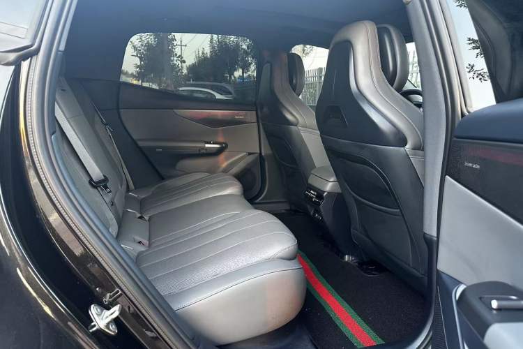 Used Lynk & Co 07 2024 EM-P 126 Long-Range Ultra Interior 3
