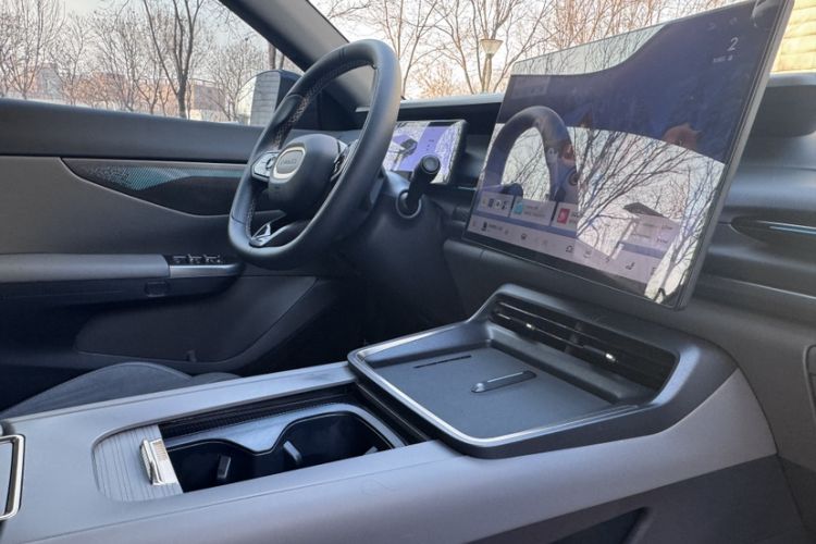 Used Lynk & Co 07 2024 EM-P 126 Long-Range Halo Interior 4