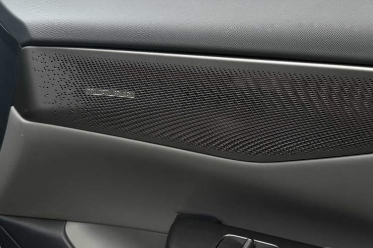Used Lynk & Co 07 2024 EM-P 126 Long-Range Ultra Interior 5
