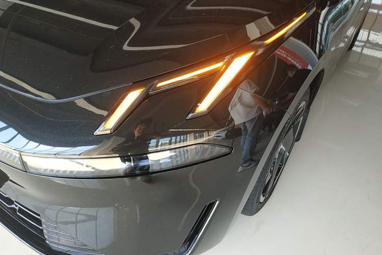 Used Lynk & Co 07 2024 EM-P 126 Long-Range Ultra Left Front Headlight