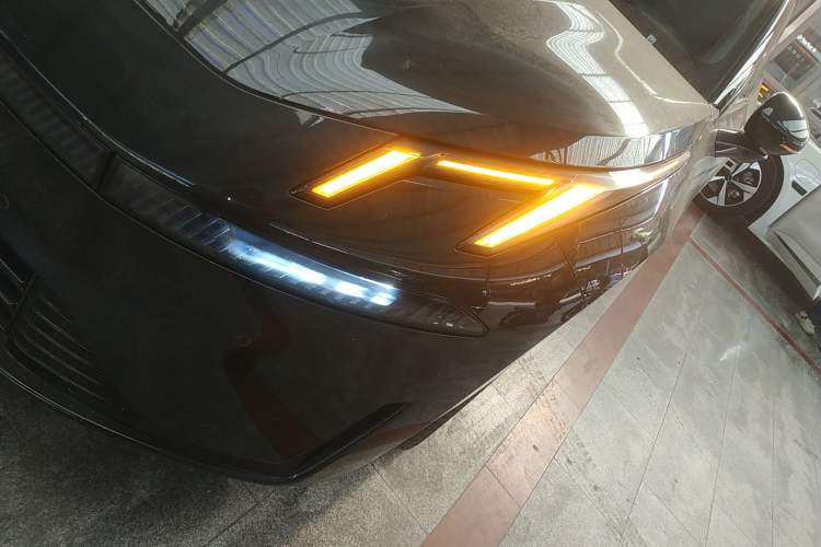Used Lynk & Co 07 2024 EM-P 126 Long-Range Halo Left Front Headlight
