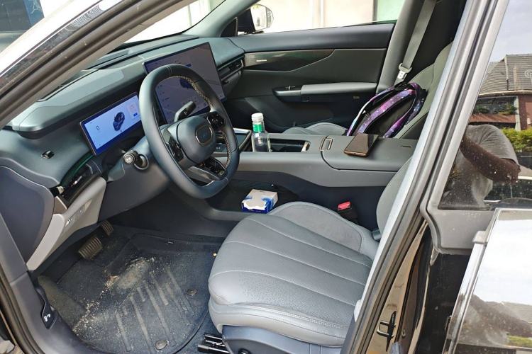 Used Lynk & Co 07 2024 EM-P 126 Long-Range Ultra Left Front Seat