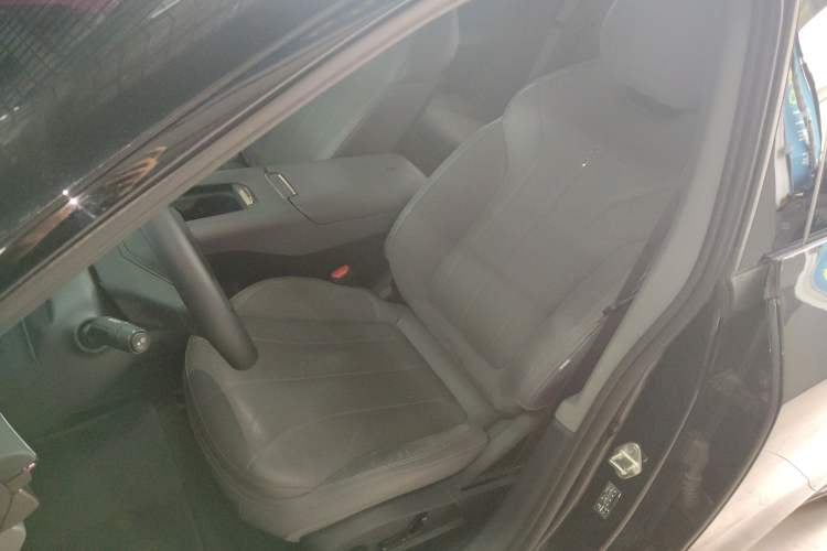 Used Lynk & Co 07 2024 EM-P 126 Long-Range Halo Left Front Seat
