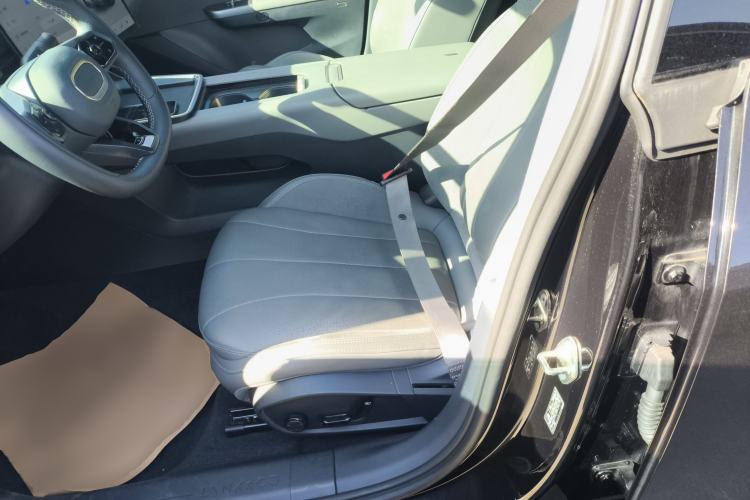 Used Lynk & Co 07 2024 EM-P 126 Long-Range Ultra Left Front Seat
