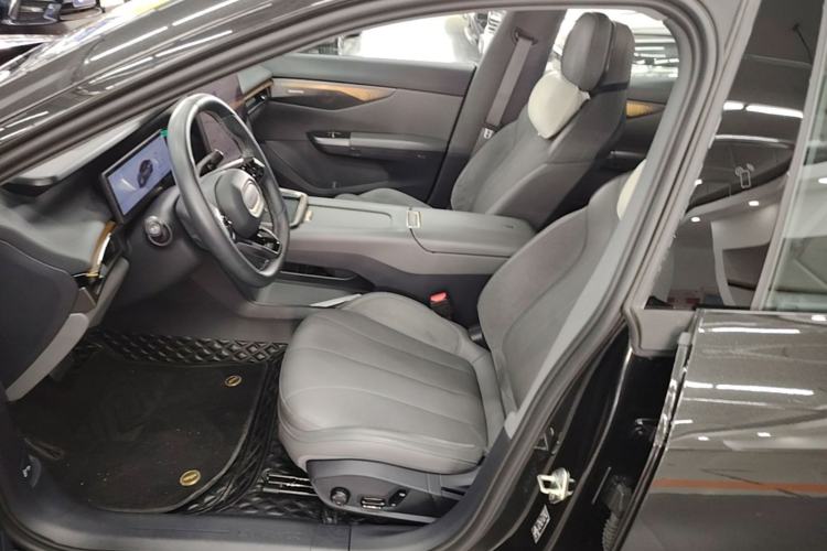 Used Lynk & Co 07 2024 EM-P 126 Long-Range Halo Left Front Seat