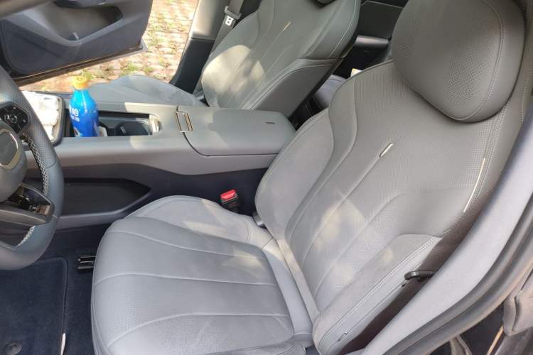 Used Lynk & Co 07 2024 EM-P 126 Long-Range Halo Left Front Seat