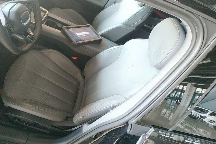 Used Lynk & Co 07 2024 EM-P 126 Long-Range Ultra Left Front Seat