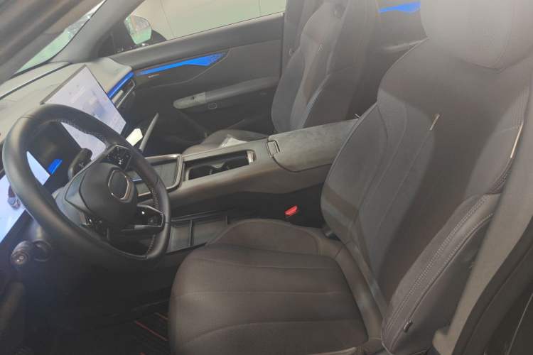Used Lynk & Co 07 2024 EM-P 126 Long-Range Halo Left Front Seat