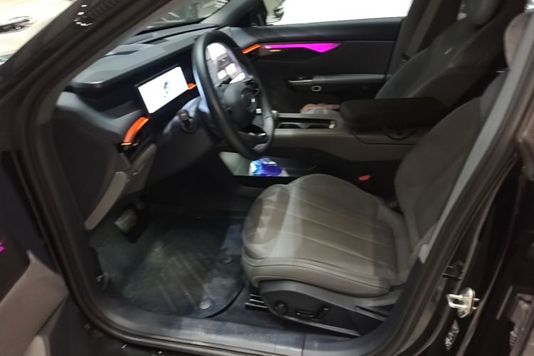 Used Lynk & Co 07 2024 EM-P 126 Long-Range Halo Left Front Seat