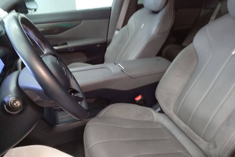 Used Lynk & Co 07 2024 EM-P 126 Long-Range Ultra Left Front Seat