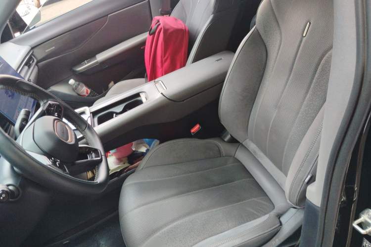 Used Lynk & Co 07 2024 EM-P 126 Long-Range Halo Left Front Seat