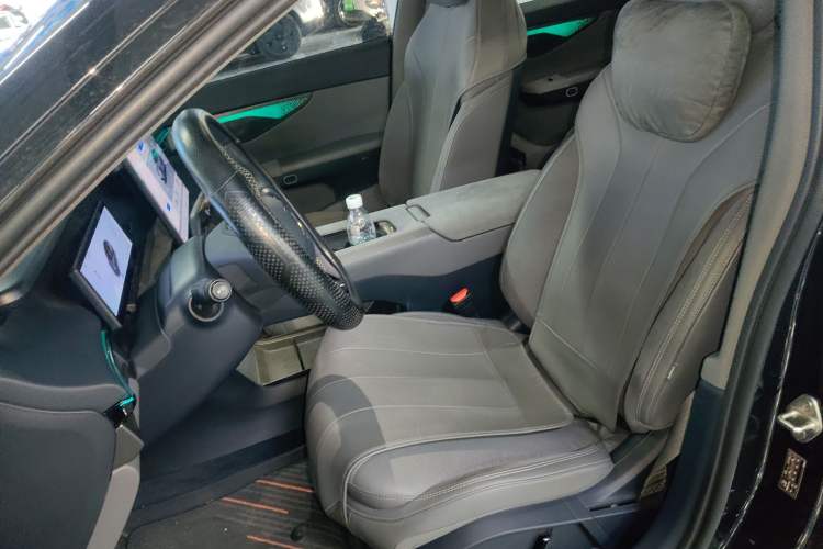Used Lynk & Co 07 2024 EM-P 126 Long-Range Halo Left Front Seat