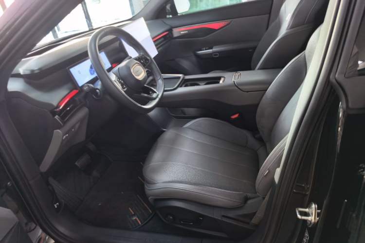 Used Lynk & Co 07 2024 EM-P 126 Long-Range Ultra Left Front Seat