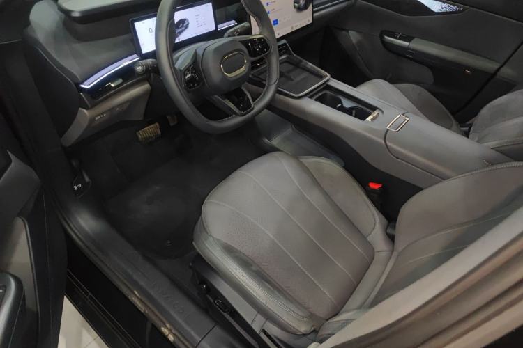 Used Lynk & Co 07 2024 EM-P 126 Long-Range Halo Left Front Seat