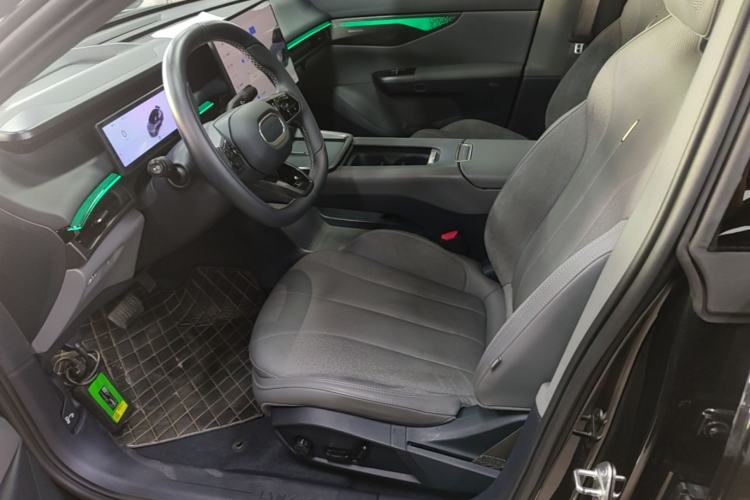 Used Lynk & Co 07 2024 EM-P 126 Long-Range Halo Left Front Seat