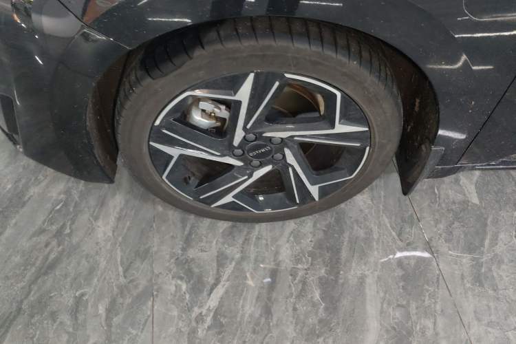 Used Lynk & Co 07 2024 EM-P 126 Long-Range Halo Left Front Wheel Hub