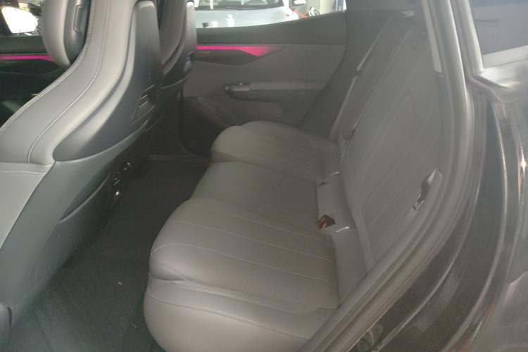 Used Lynk & Co 07 2024 EM-P 126 Long-Range Halo Left Rear Seat