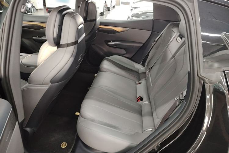Used Lynk & Co 07 2024 EM-P 126 Long-Range Halo Left Rear Seat