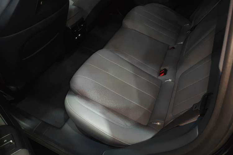 Used Lynk & Co 07 2024 EM-P 126 Long-Range Halo Left Rear Seat