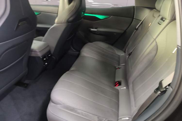Used Lynk & Co 07 2024 EM-P 126 Long-Range Halo Left Rear Seat