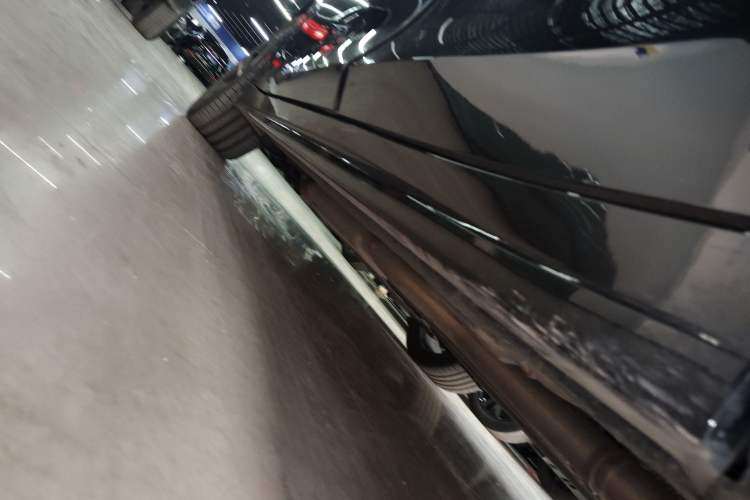 Used Lynk & Co 07 2024 EM-P 126 Long-Range Halo Left Side Sill