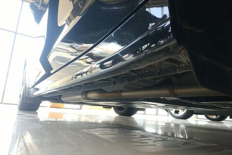 Used Lynk & Co 07 2024 EM-P 126 Long-Range Ultra Left Side Sill