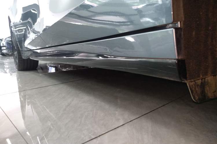 Used Lynk & Co 07 2024 EM-P 126 Long-Range Ultra Left Side Sill