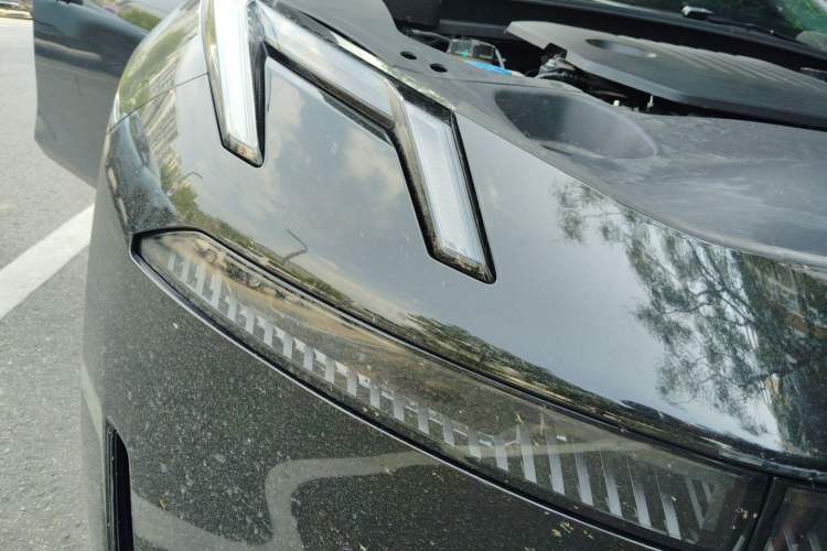 Used Lynk & Co 07 2024 EM-P 126 Long-Range Halo Right Front Headlight