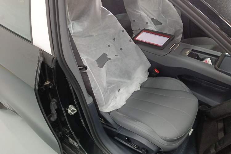 Used Lynk & Co 07 2024 EM-P 126 Long-Range Halo Right Front Seat