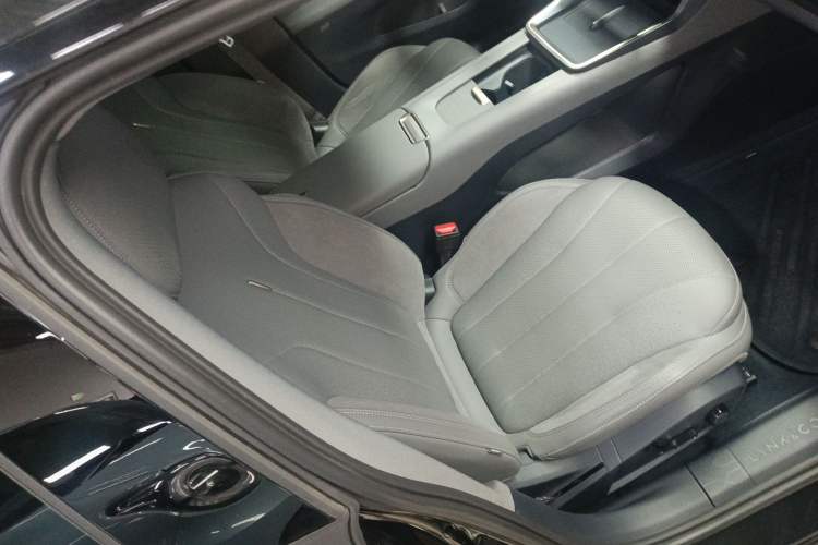 Used Lynk & Co 07 2024 EM-P 126 Long-Range Halo Right Front Seat