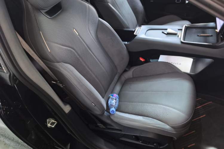 Used Lynk & Co 07 2024 EM-P 126 Long-Range Ultra Right Front Seat