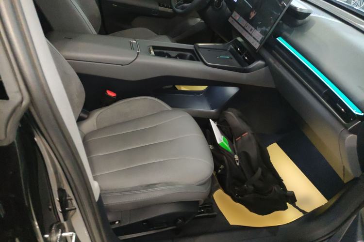 Used Lynk & Co 07 2024 EM-P 126 Long-Range Halo Right Front Seat