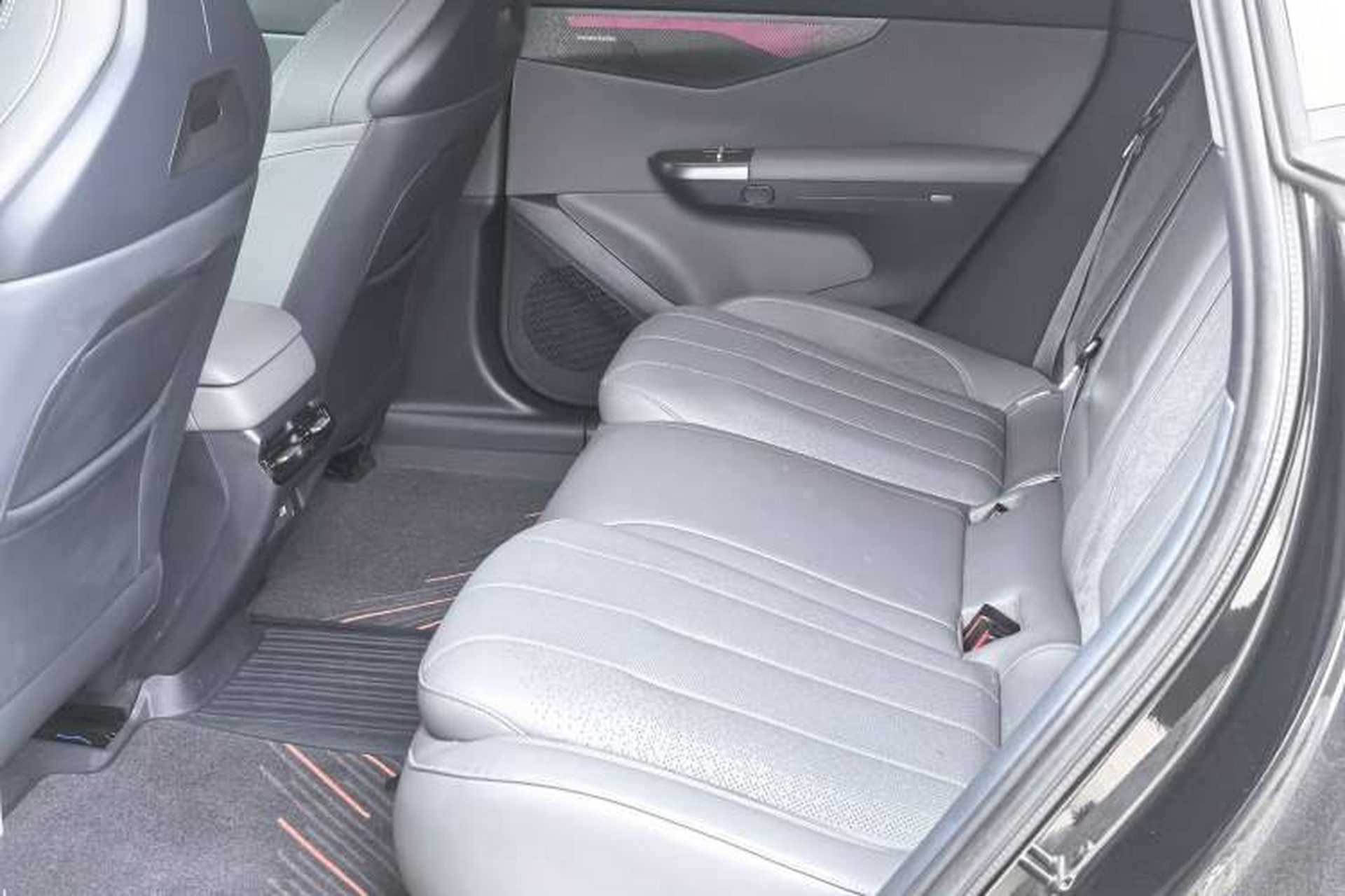 Used Lynk & Co 07 2024 EM-P 126 Long-Range Ultra Right Front Seat
