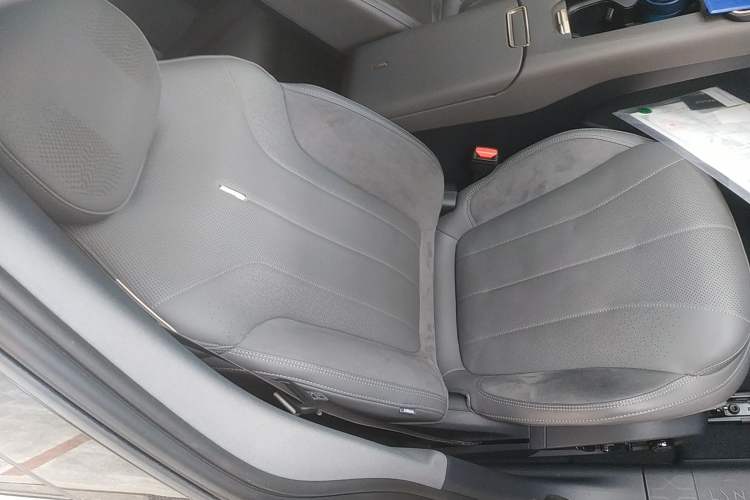 Used Lynk & Co 07 2024 EM-P 126 Long-Range Halo Right Front Seat