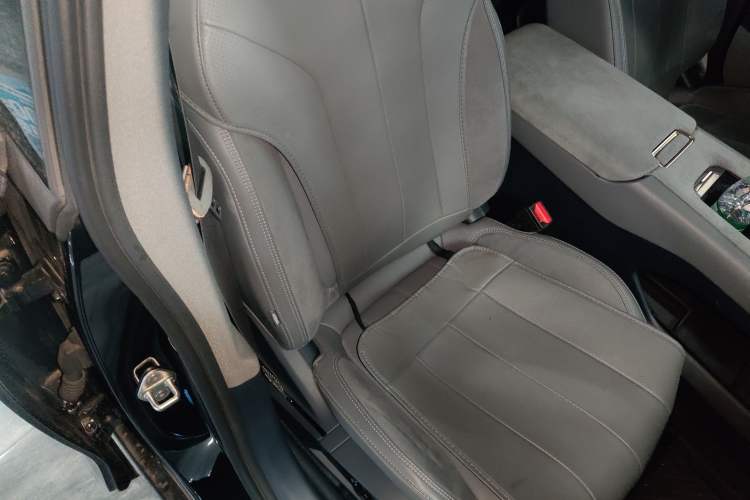 Used Lynk & Co 07 2024 EM-P 126 Long-Range Halo Right Front Seat