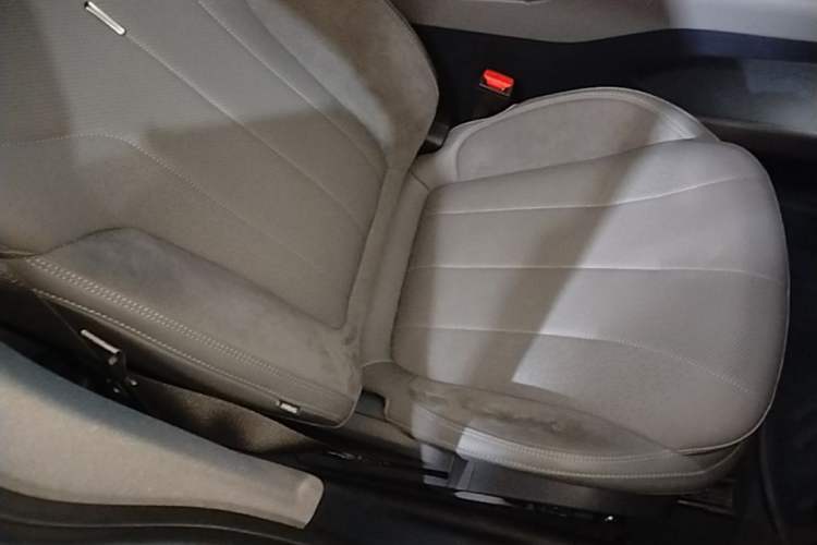 Used Lynk & Co 07 2024 EM-P 126 Long-Range Halo Right Front Seat